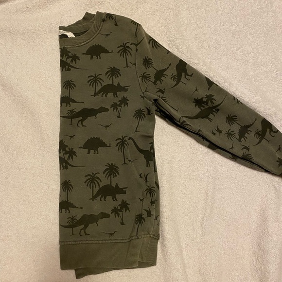 Boys size 8 sweatshirt - Picture 2 of 3